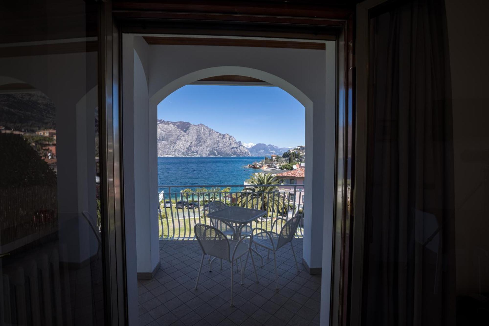 La Madrugada Aparthotel Malcesine Exterior photo