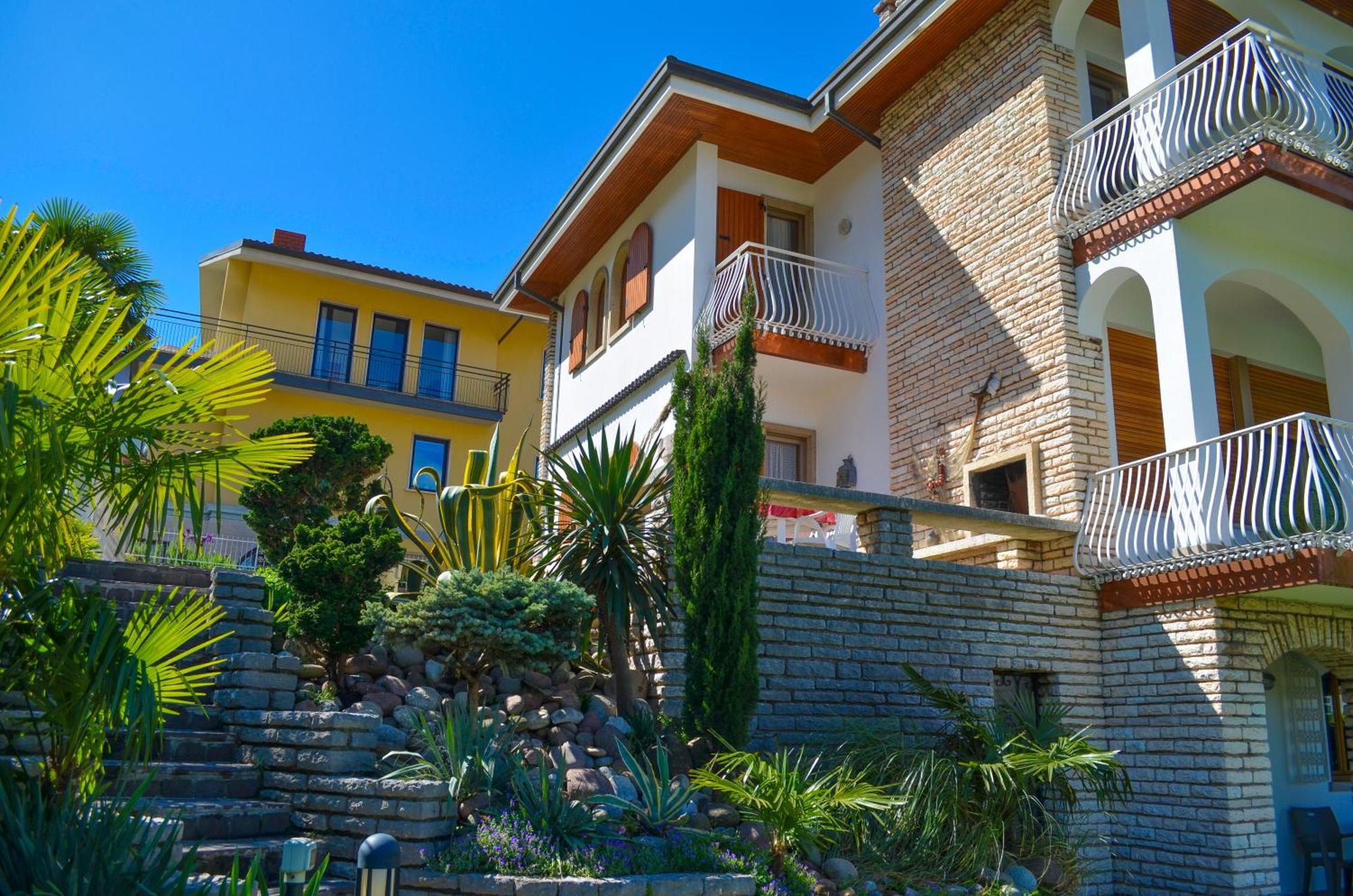 La Madrugada Aparthotel Malcesine Exterior photo